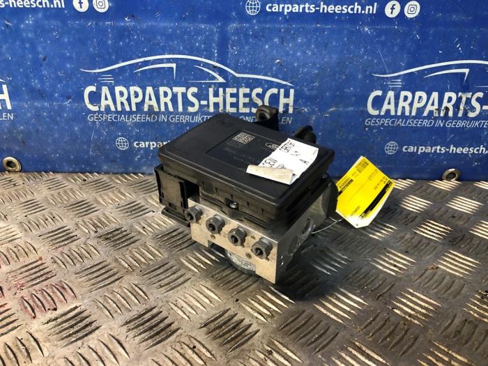 Usagé Bloc ABS Ford Focus 3 1.5 EcoBoost 16V 150 Prix € 200,00 Règlement à la marge proposé par Carparts Heesch