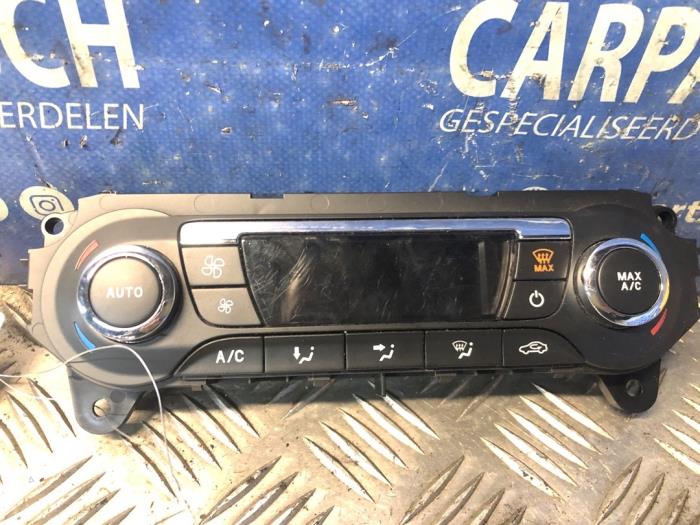 Używane Panel climatronic Ford Focus 3 1.6 EcoBoost 16V Cena € 30,00 Procedura marży oferowane przez Carparts Heesch