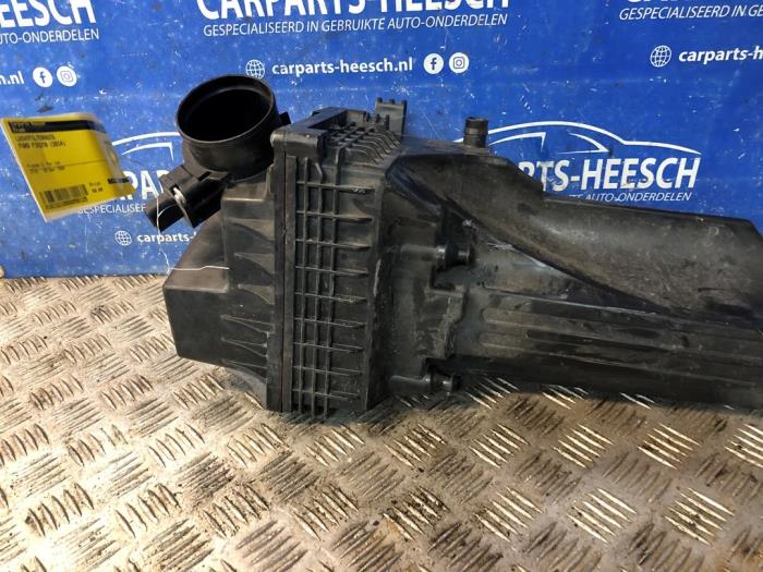 Gebrauchte Luftfiltergehäuse Ford Fiesta 6 ST 1.6 ST 16V Preis € 50,00 Margenregelung angeboten von Carparts Heesch