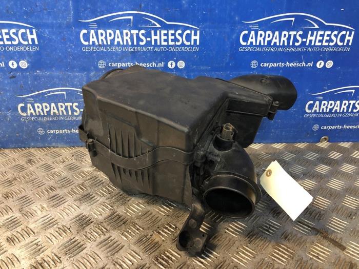 Begagnade Luftfilterhus Ford Focus 3 Wagon 1.0 Ti-VCT EcoBoost 12V 125 Pris € 40,00 Marginaltabell erbjuds av Carparts Heesch
