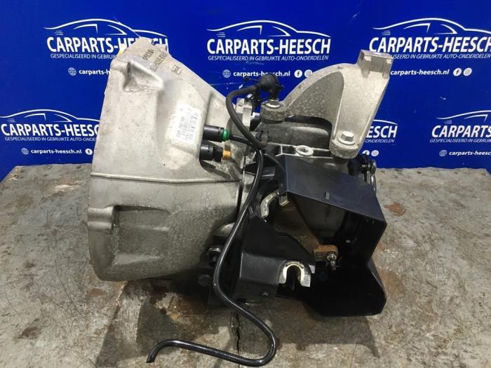 Usagé Boîte de vitesse Ford Focus 3 1.0 Ti-VCT EcoBoost 12V 100 Prix € 450,00 Règlement à la marge proposé par Carparts Heesch