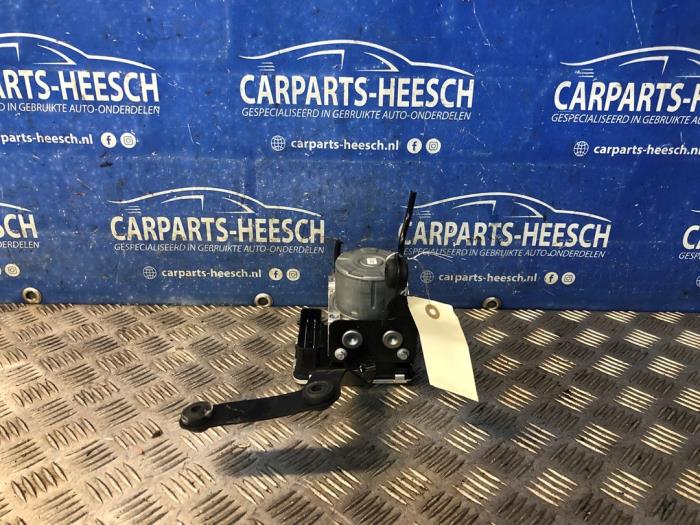 Begagnade ABS-pump Ford Fiesta 7 1.0 EcoBoost 12V 100 Pris € 150,00 Marginaltabell erbjuds av Carparts Heesch