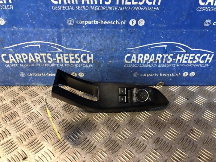 Usados Interruptor de ventanilla eléctrica Ford Fiesta 7 1.0 EcoBoost 12V 100 Precio € 40,00 Norma de margen ofrecido por Carparts Heesch
