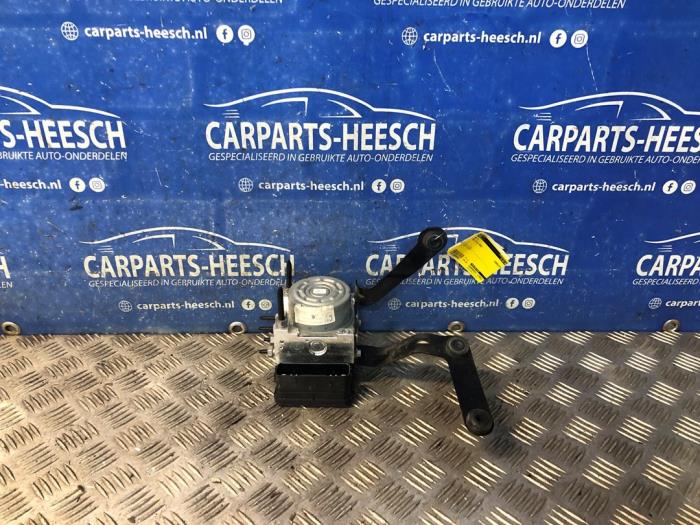Usados Bomba ABS Ford Fiesta 7 1.0 EcoBoost 12V Precio € 225,00 Norma de margen ofrecido por Carparts Heesch