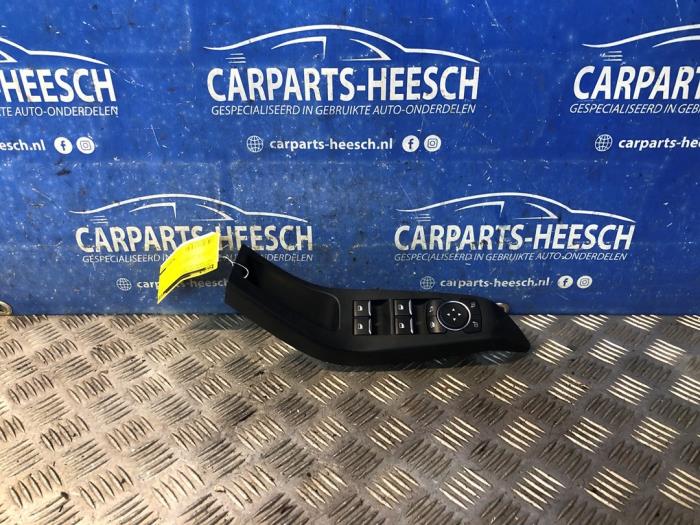 Używane Przelacznik combi okienny Ford Fiesta 7 1.0 EcoBoost 12V Cena € 50,00 Procedura marży oferowane przez Carparts Heesch