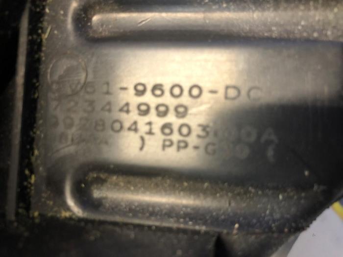 Gebrauchte Luftfiltergehäuse Ford Kuga II (DM2) 1.5 EcoBoost 16V 182 4x4 Preis € 35,00 Margenregelung angeboten von Carparts Heesch