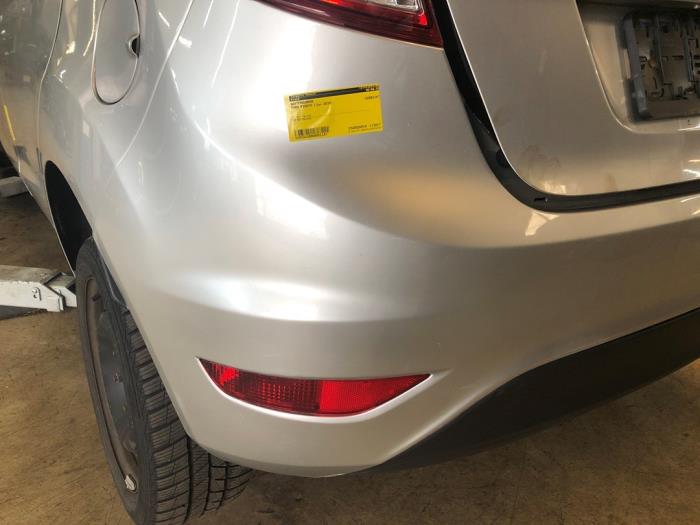 Pare-chocs arrière d'un Ford Fiesta 6 (JA8) 1.0 SCI 12V 80 2016