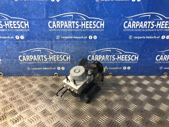Używane Pompa ABS Peugeot 108 Cena € 40,00 Procedura marży oferowane przez Carparts Heesch