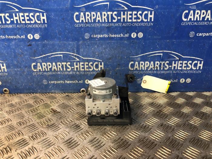 Usagé Bloc ABS Ford Focus 3 Wagon 1.0 Ti-VCT EcoBoost 12V 125 Prix € 200,00 Règlement à la marge proposé par Carparts Heesch