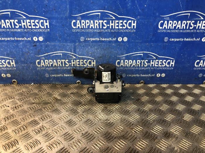 Używane Pompa ABS Ford Grand C-Max (DXA) 1.0 Ti-VCT EcoBoost 12V 125 Cena € 60,00 Procedura marży oferowane przez Carparts Heesch