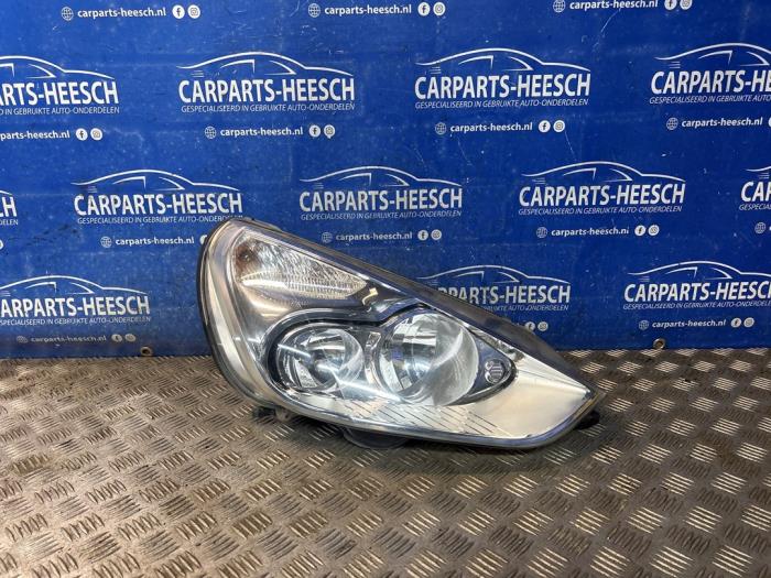 Używane Reflektor prawy Ford S-Max (GBW) 1.6 EcoBoost 16V Cena € 100,00 Procedura marży oferowane przez Carparts Heesch