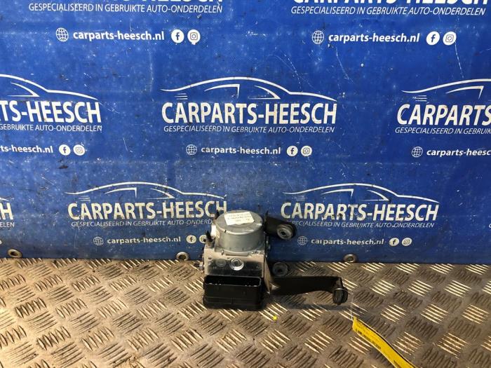 Używane Pompa ABS Ford C-Max (DXA) 1.5 Ti-VCT EcoBoost 150 16V Cena € 200,00 Procedura marży oferowane przez Carparts Heesch