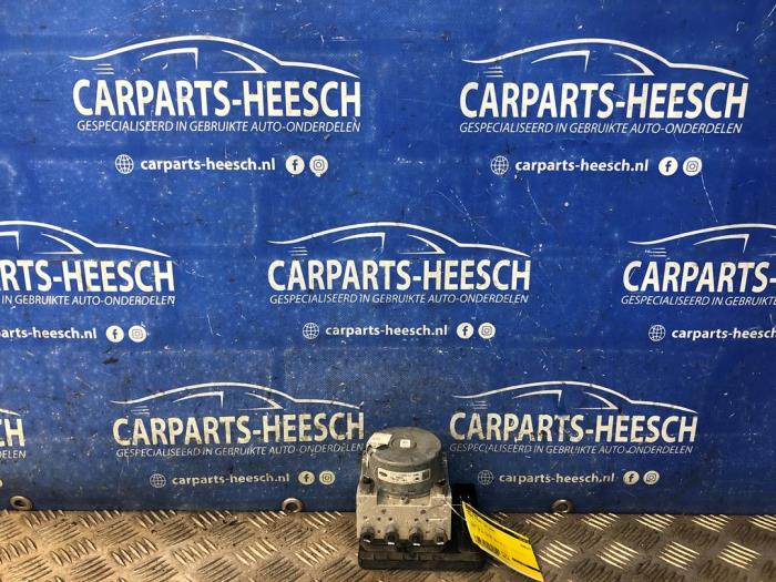Usagé Bloc ABS Ford Focus 3 Wagon 1.0 Ti-VCT EcoBoost 12V 125 Prix € 300,00 Règlement à la marge proposé par Carparts Heesch