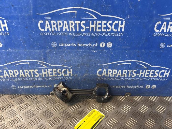Usados Pistón Ford Fiesta 7 1.1 Ti-VCT 12V 85 Precio € 60,00 Norma de margen ofrecido por Carparts Heesch