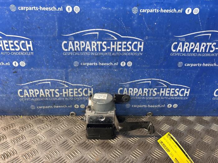 Usagé Bloc ABS Ford Focus 3 Wagon 1.0 Ti-VCT EcoBoost 12V 125 Prix € 200,00 Règlement à la marge proposé par Carparts Heesch