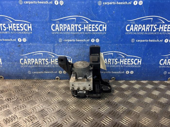 Używane Pompa ABS Opel Meriva Mk.II 1.4 Turbo 16V Ecotec Cena € 400,00 Procedura marży oferowane przez Carparts Heesch