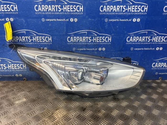 Używane Reflektor prawy Ford B-Max (JK8) 1.0 EcoBoost 12V 100 Cena € 350,00 Procedura marży oferowane przez Carparts Heesch