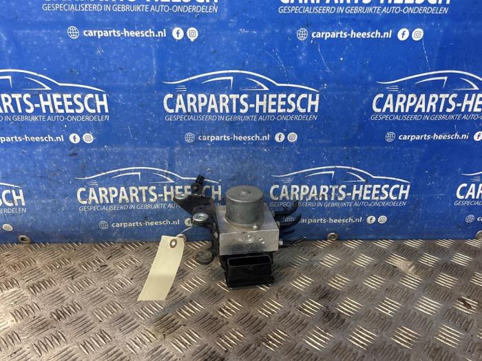 Usagé Pompe ABS Ford Mondeo IV 1.6 EcoBoost 16V Prix € 100,00 Règlement à la marge proposé par Carparts Heesch