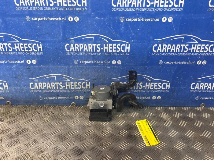 Begagnade ABS-pump Ford Tourneo Courier (JU2) 1.0 Ti-VCT EcoBoost 12V Pris € 250,00 Marginaltabell erbjuds av Carparts Heesch
