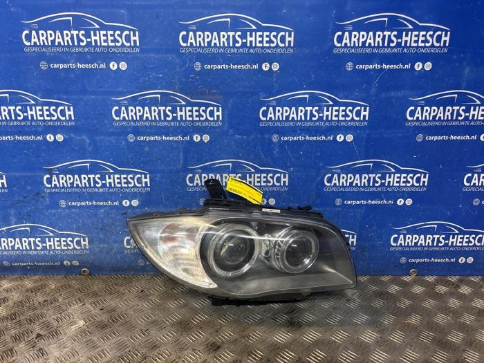 Używane Reflektor prawy BMW 1 serie (E88) 118i 16V Cena € 300,00 Procedura marży oferowane przez Carparts Heesch