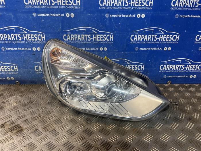 Używane Reflektor prawy Ford S-Max (GBW) 2.0 Ecoboost 16V Cena € 275,00 Procedura marży oferowane przez Carparts Heesch