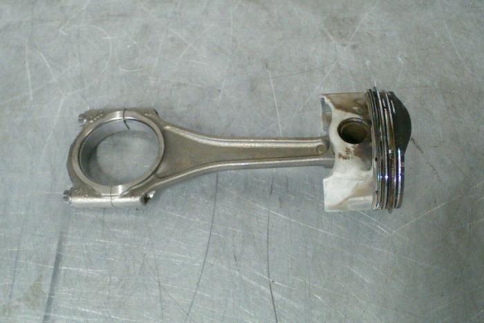 Usados Pistón Audi S6 (C6) 5.2 V10 40V Precio € 62,00 Norma de margen ofrecido por TSI-Parts / Allmotorparts B.V.