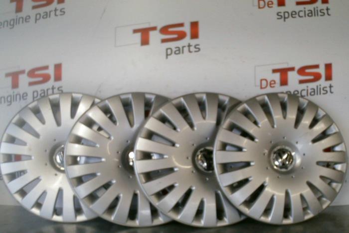 Używane Kolpak Volkswagen Passat Cena € 33,00 Procedura marży oferowane przez TSI-Parts / Allmotorparts B.V.