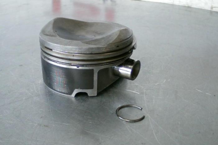 Usagé Piston Volkswagen Divers Prix € 41,00 Règlement à la marge proposé par TSI-Parts / Allmotorparts B.V.