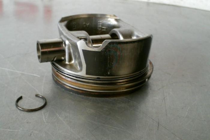Used Piston Volkswagen Golf V (1K1) 2.0 GTI 16V FSI Turbo Price € 25,00 Margin scheme offered by TSI-Parts / Allmotorparts B.V.