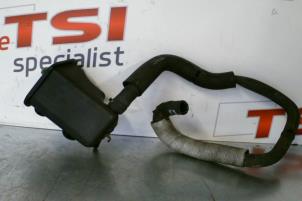Używane Zbiornik oleju wspomagania kierownicy Volkswagen Polo Cena € 35,01 Z VAT oferowane przez TSI-Parts