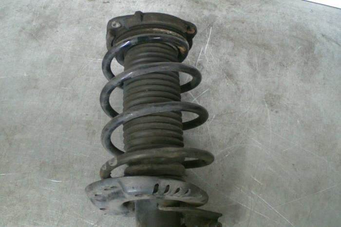Fronts shock absorber, left from a Seat Altea 2011