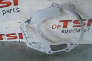 Gebrauchte Zwischenplatte Motor Volkswagen Scirocco Preis € 9,99 Mit Mehrwertsteuer angeboten von TSI-Parts