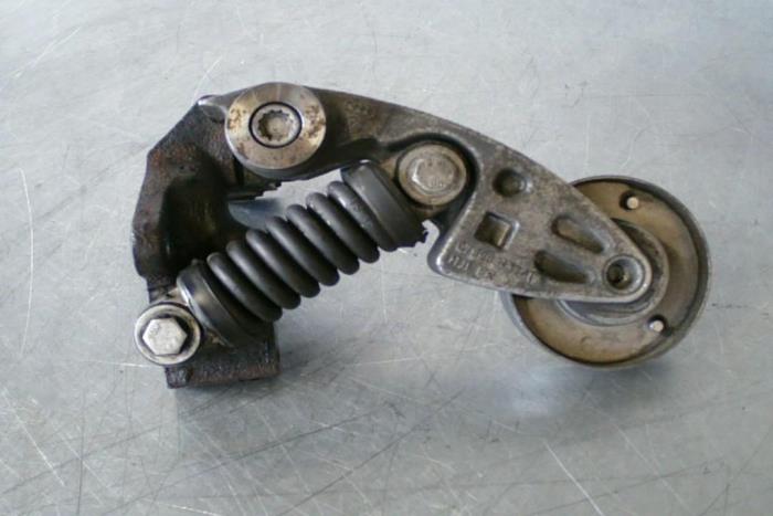 Usados Rodillo tensor correa trapezoidal Audi S8 Precio € 41,00 Norma de margen ofrecido por TSI-Parts / Allmotorparts B.V.