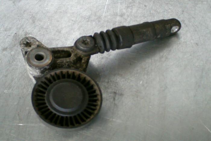 Usados Rodillo tensor correa múltiple Audi A4 Precio € 41,00 Norma de margen ofrecido por TSI-Parts / Allmotorparts B.V.