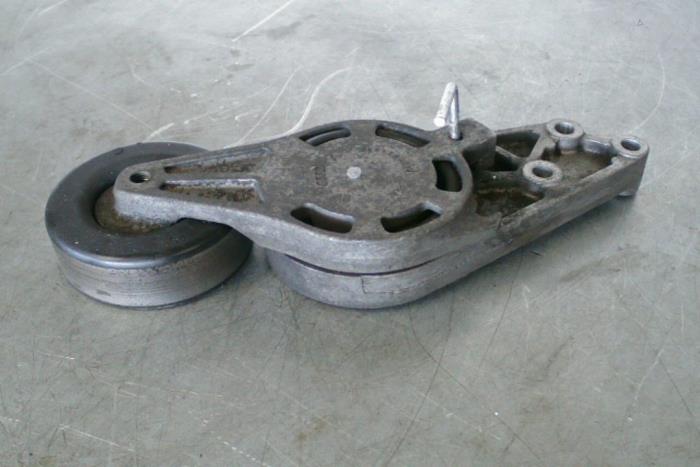 Usados Rodillo tensor correa múltiple Audi A4 Precio € 25,00 Norma de margen ofrecido por TSI-Parts / Allmotorparts B.V.
