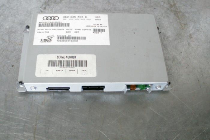 Używane Modul radiowy Audi A4 Cena € 83,00 Procedura marży oferowane przez TSI-Parts / Allmotorparts B.V.
