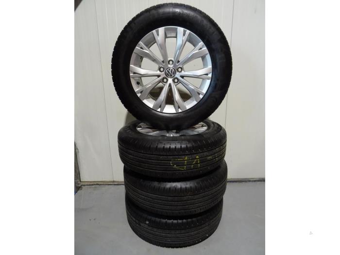 Set of wheels + tyres from a Volkswagen Tiguan 2022