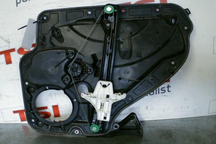Mechanizm szyby tylnej z Volkswagen Golf 2009