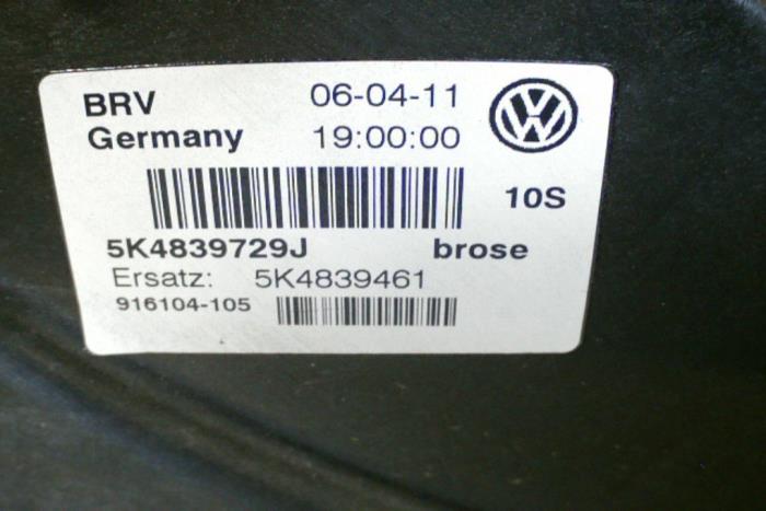 Mechanizm szyby tylnej z Volkswagen Golf 2009