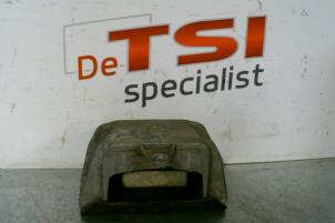 Używane Wspornik silnika Volkswagen Rózne Cena € 35,01 Z VAT oferowane przez TSI-Parts