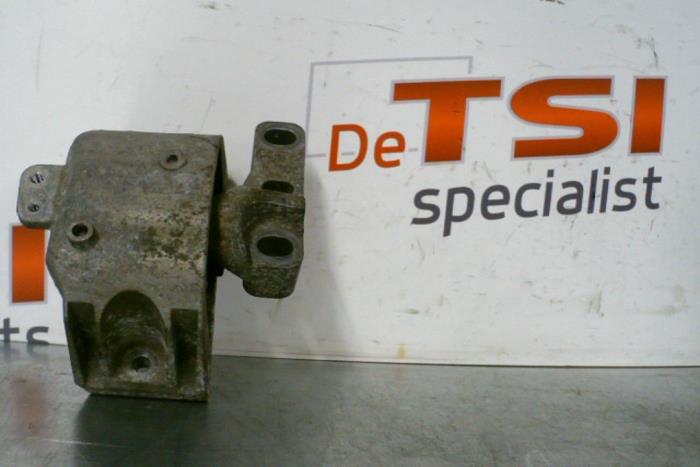 Usagé Support moteur Volkswagen Divers Prix € 25,00 Règlement à la marge proposé par TSI-Parts / Allmotorparts B.V.