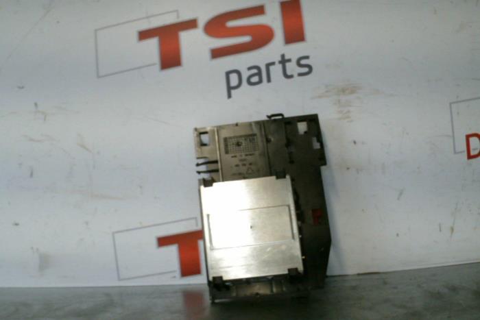 Używane Modul nawigacji Audi A4 Cena € 33,00 Procedura marży oferowane przez TSI-Parts / Allmotorparts B.V.