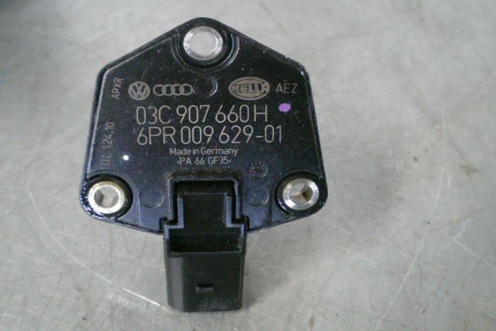 Oil level sensor from a Seat Exeo (3R2) 1.8 TSI 16V 2012