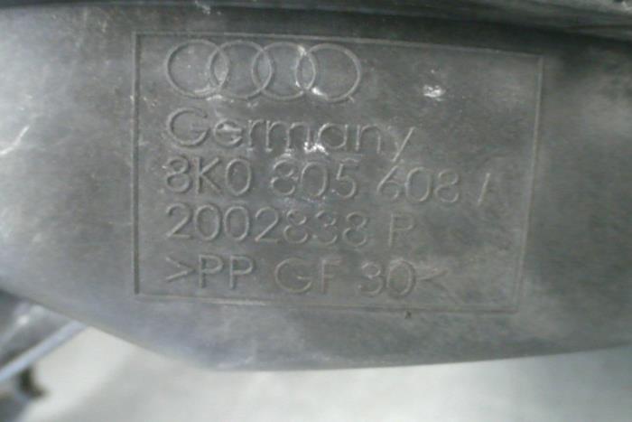 Marco de faro derecha de un Audi A4 2010