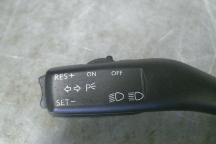 Interruptor de indicador de dirección de un Fiat Punto 2000