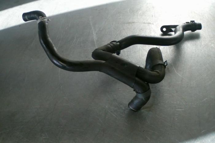 Gebrauchte Wasserrohr Volkswagen Transporter Preis € 17,00 Margenregelung angeboten von TSI-Parts / Allmotorparts B.V.