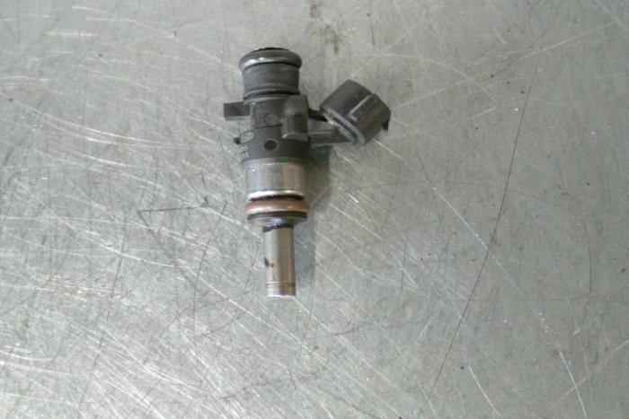 Injector (petrol injection) from a Audi A3 2017