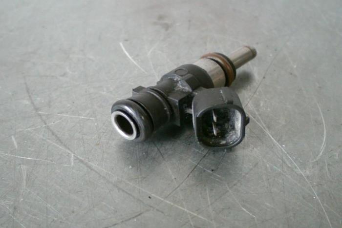 Injector (petrol injection) from a Audi A3 2017