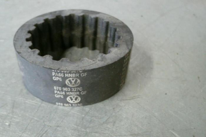 Gebrauchte Dynamo Riemenscheibe Volkswagen Touareg Preis € 8,00 Margenregelung angeboten von TSI-Parts / Allmotorparts B.V.