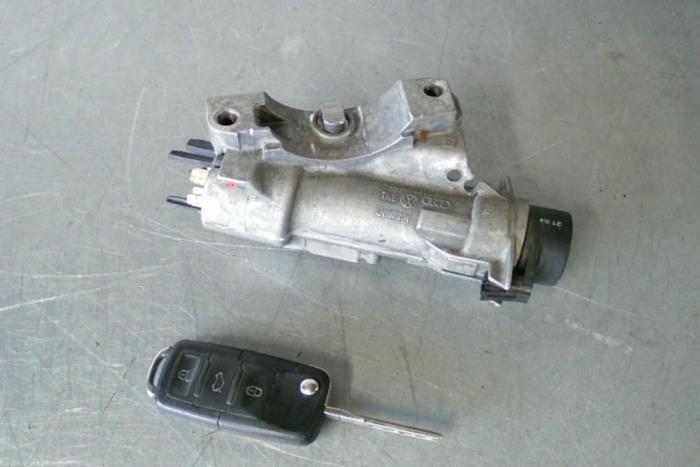 Begagnade Fjärrkontrollset Skoda Fabia Pris € 33,00 Marginaltabell erbjuds av TSI-Parts / Allmotorparts B.V.